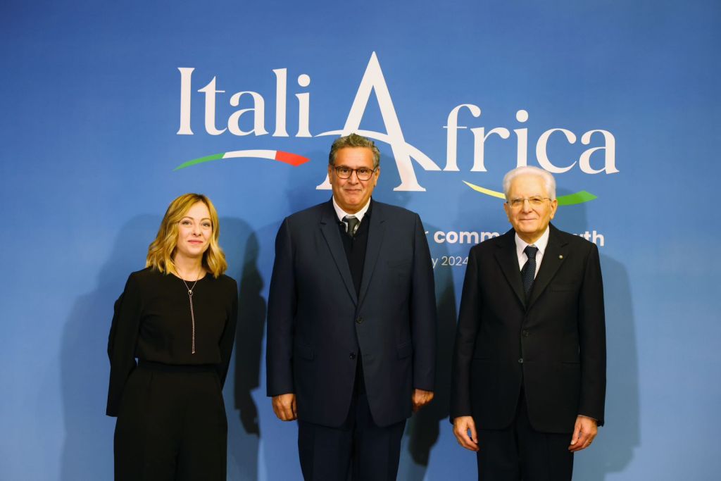 Sommet Afrique-Italie : L’Émergence d’un Partenariat Stratégique Maroc-Italie Axé sur l’Énergie Verte